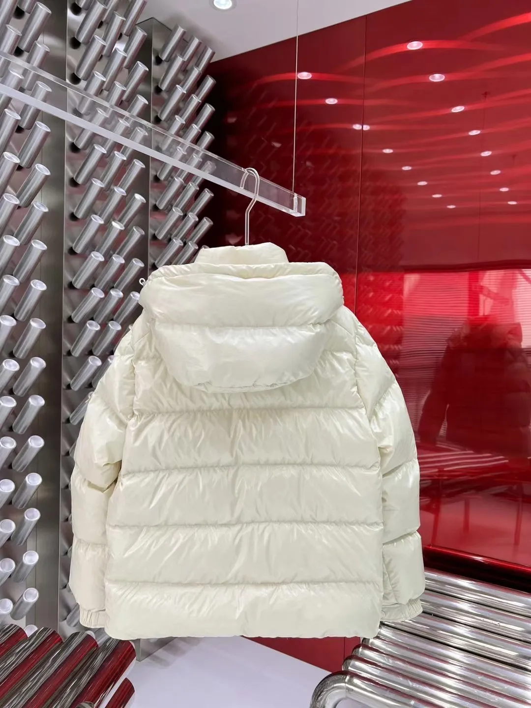 P390 Moncler/ 2026 70 、 。 DNA ， ， 。 Classic ， 、 。 Classic 70 。 Quality， 90 ，Premium Quality ， ，Black ！ Sizes M-3XL